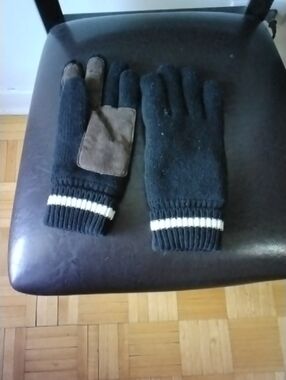 Men's Black Knit Gloves with Contrast Stripe and Suede Palm Patch
